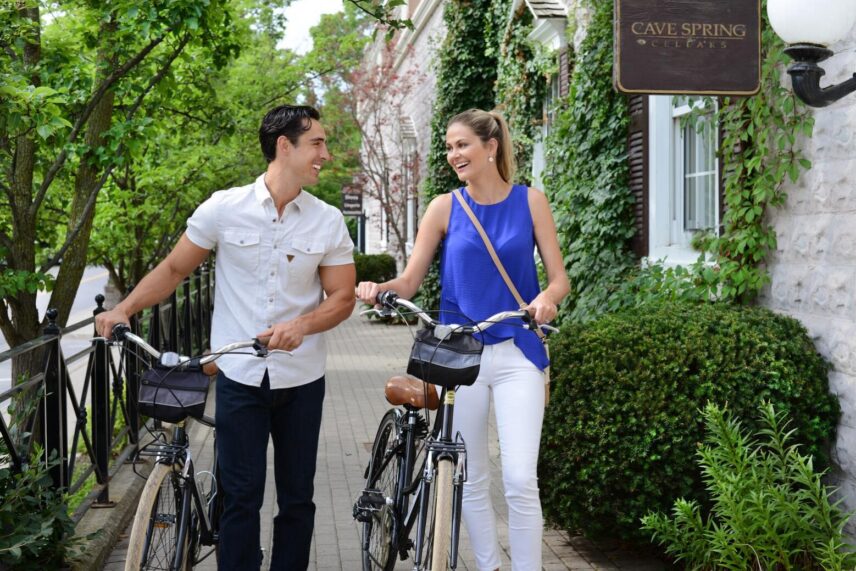 Couple Exploring the Niagara Benchlands by Bike.