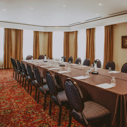 Host small meetings at Prince of Wales Meeting Venue in Niagara-on-the-Lake