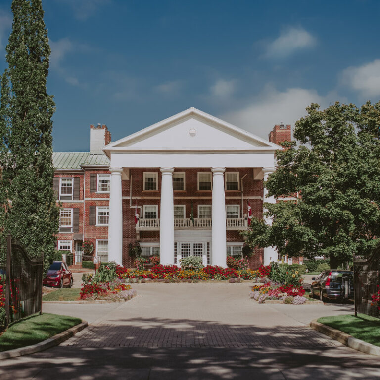 Queen's Landing Hotel in Niagara on the Lake Fall in love with