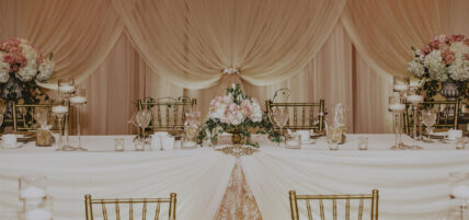 Elegant wedding party table at Queen’s Landing in Niagara-on-the-Lake.