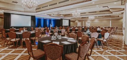 Large meeting and conference center in Ontario – Vintage Hotels