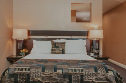 Traditional guest room with queen size bed at Jordan House in Jordan Village