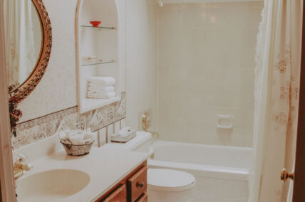 Large bathroom in the Mirabella Suite at Moffat Inn in Niagara on the Lake