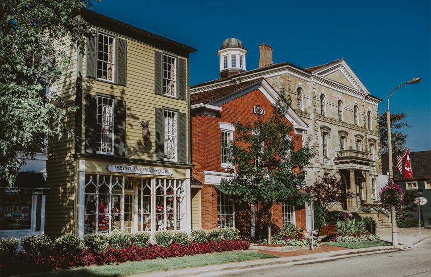 Shops in Old Town near Moffat Inn in Niagara on the Lake