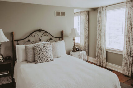 Vintage House Guest Room with queen bed at Inn On The Twenty in Jordan Village