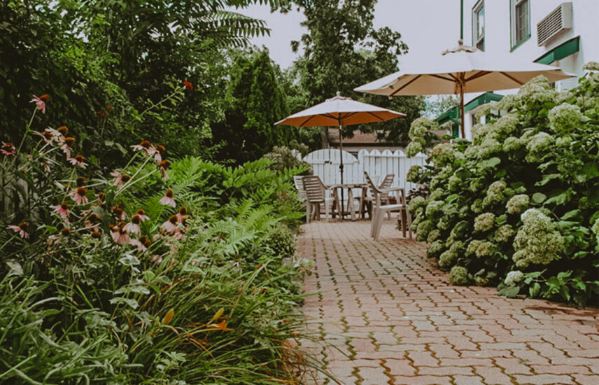 Outdoor area of Moffat Inn in Niagara on the Lake
