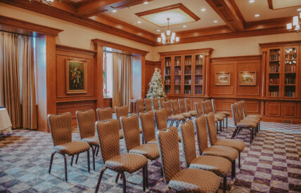 Olde Library venue for large meetings and conferences at the Pillar & Post Hotel in Niagara-on-the-Lake