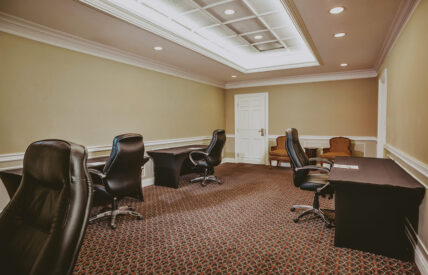 Ivory venue for small meetings and breakout rooms at the Queens Landing Hotel in Niagara-on-the-Lake