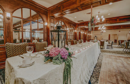 Upper Canada Hall bridal party seating at the Pillar & Post Hotel in Niagara-n-the-Lake