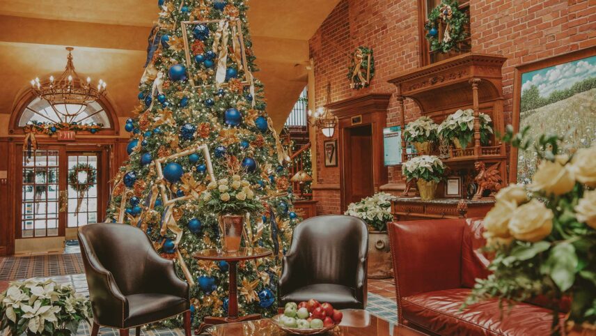 Pillar and Post Hotel in Niagara on the Lake decorated for Christmas
