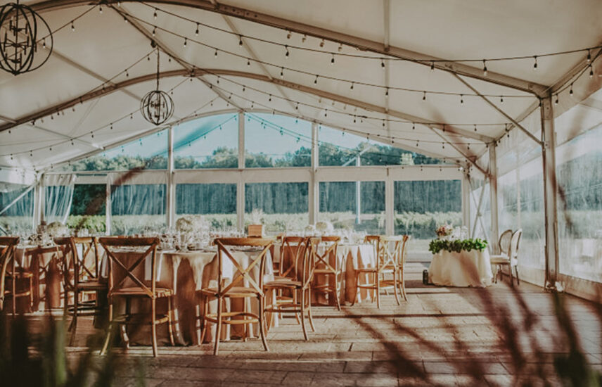A Vineyard Courtyard wedding hosted in a tent at Château des Charmes in Niagara-on-the-Lake.