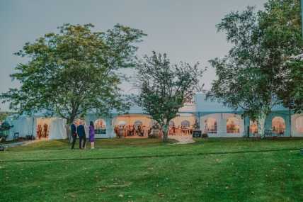 Wedding tent at Sue Ann Staff Estate Winery in Jordan Ontario