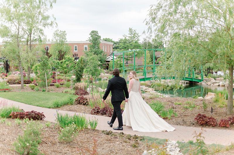 Spring Weddings in The Gardens at Pillar and Post in Niagara on the Lake
