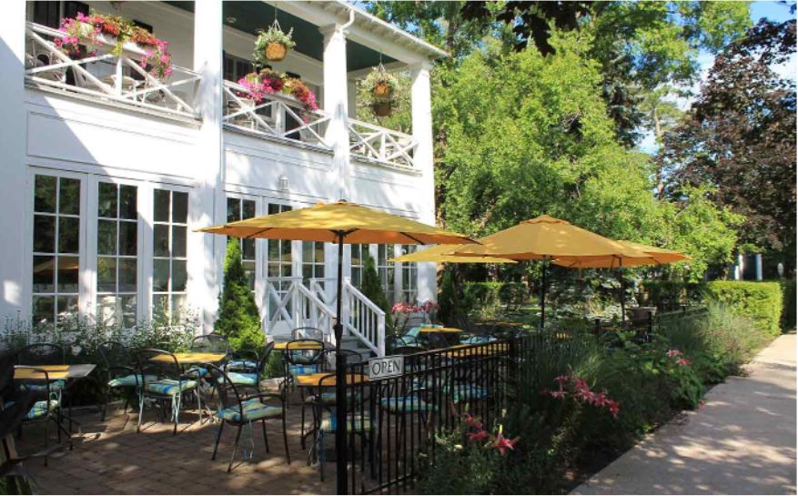 Hob Nob restaurant patio in Niagara-on-the-Lake