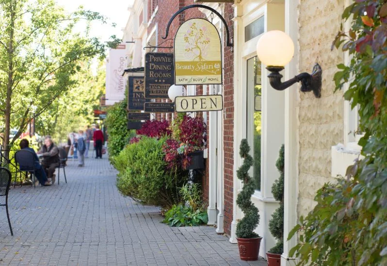 Shopping in the Niagara Benchlands - Vintage Hotels