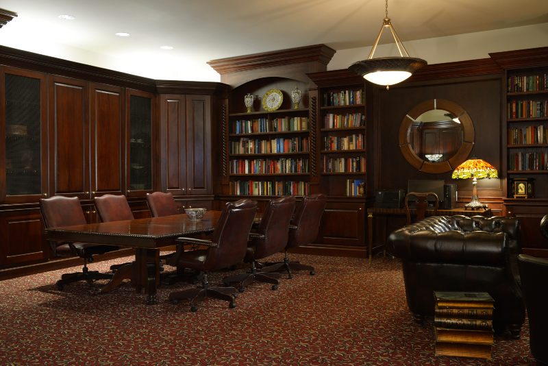 Elegant library meeting space at Queen's Landing hotel in Niagara on the Lake