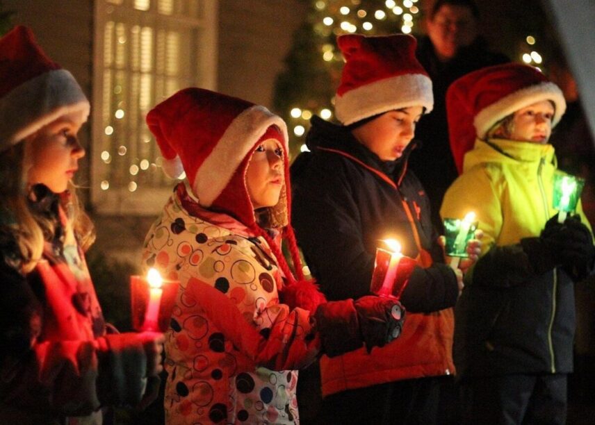 Candlelight stroll in Niagara-on-the-Lake for Christmas