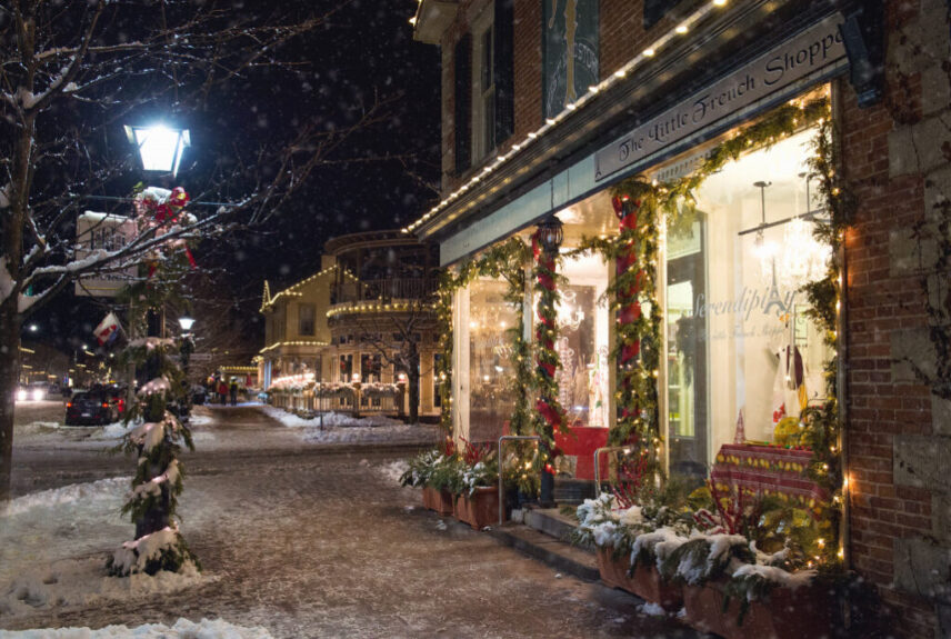 Christmas decorations in Niagara-on-the-Lake