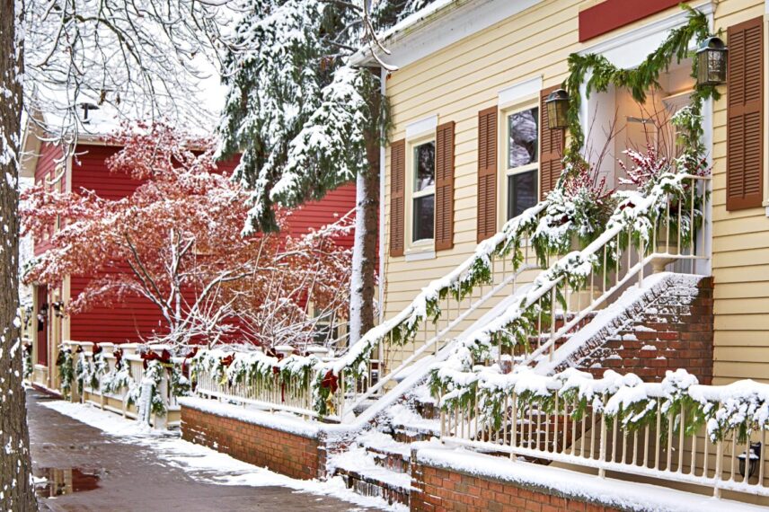 The Moffat Inn in Niagara-on-the-Lake beautifully decorated for Christmas