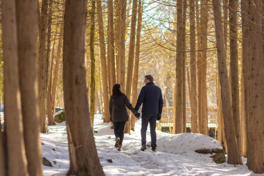 A couple hiking in Caledon, Ontario.