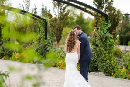 The promenade in The Gardens at Pillar and Post, one of the best wedding photography locations in Niagara