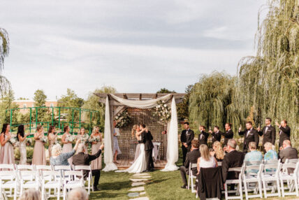 Find the best wedding photography locations in Niagara in The Gardens at Pillar and Post