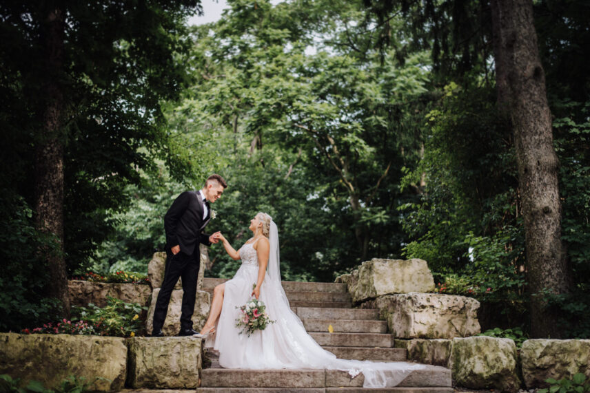 The Water View Garden at Queen’s Landing, one of the best wedding photography locations in Niagara