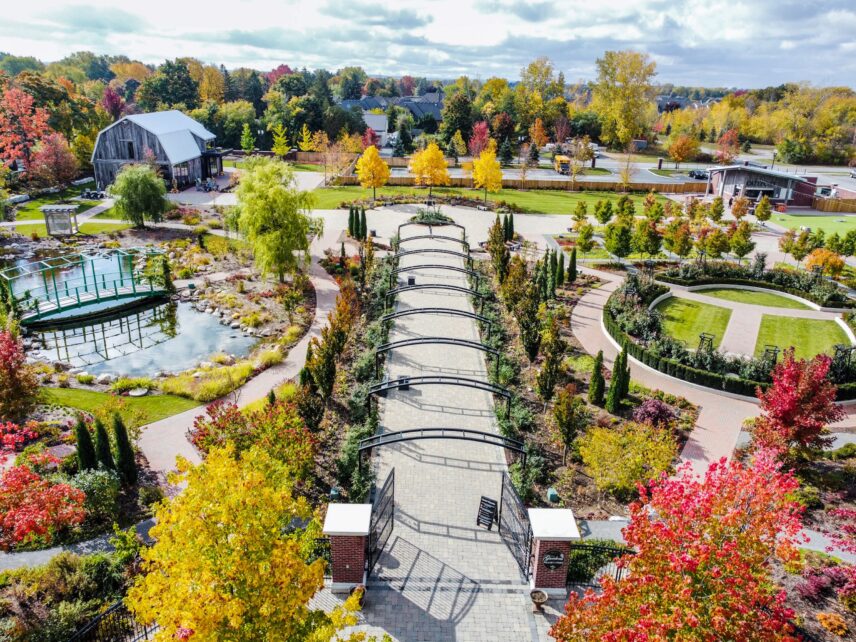 The Gardens at Pillar and Post with fall foliage in Niagara-on-the-Lake for Thanksgiving getaway