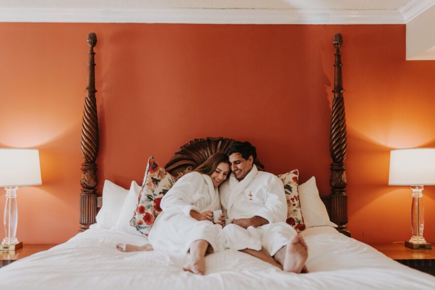 A couple in their guestroom at Queen’s Landing in Niagara-on-the-Lake for Thanksgiving Weekend