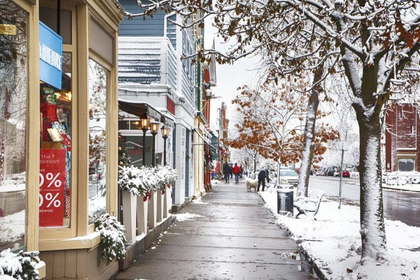 Shops along Queen Street in Niagara-on-the-Lake.