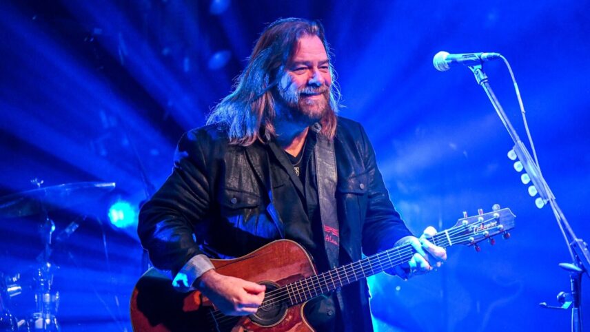 Alan Doyle performing at the Jackson-Triggs Summer Concert Series.