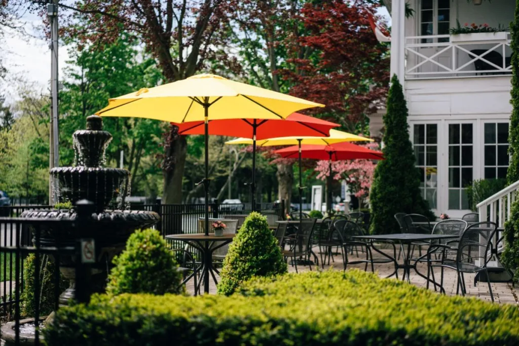 Patio dining at HobNob Restaurant & Wine Bar in Niagara-on-the-Lake.
