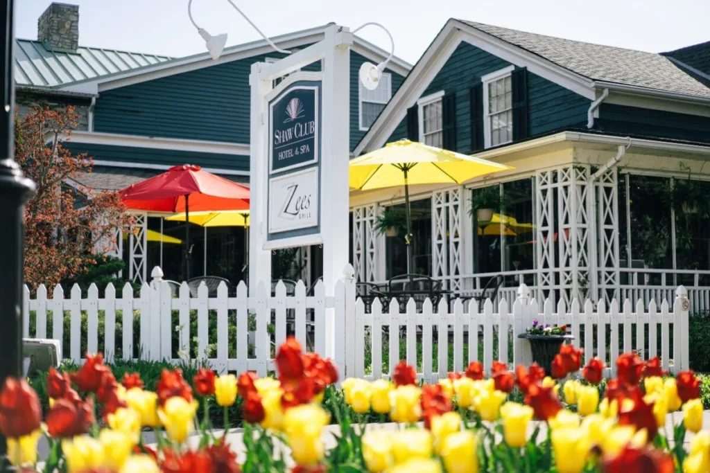 Patio dining at Zees Wine Bar and Grill in Niagara-on-the-Lake.