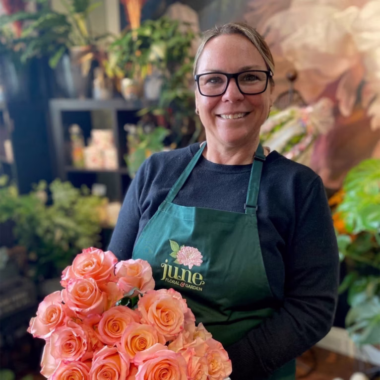 Joanne Bassie creating garden-inspired floral display in Niagara-on-the-Lake