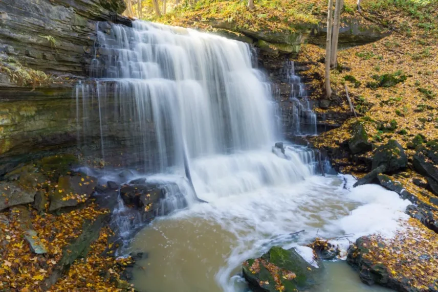 Hiking in the Niagara Benchlands in Fall at Louth Falls
