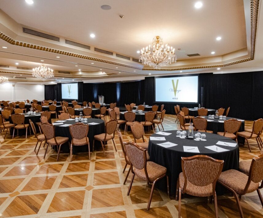 Host your next meeting or event in the Grand Georgian Ballroom at Queen's Landing Hotel