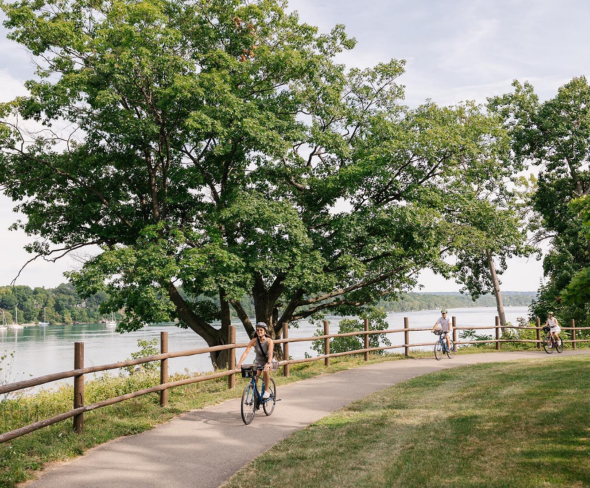 Cycling on the Niagara Parkway